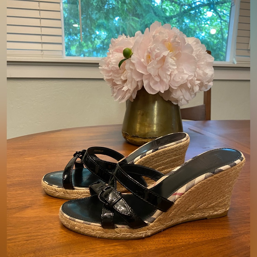 Burberry patent strappy espadrilles 38